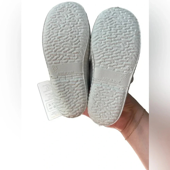 NWT Cienta Silver Sparkle Velcro T-Strap Shoes - Picture 6 of 6